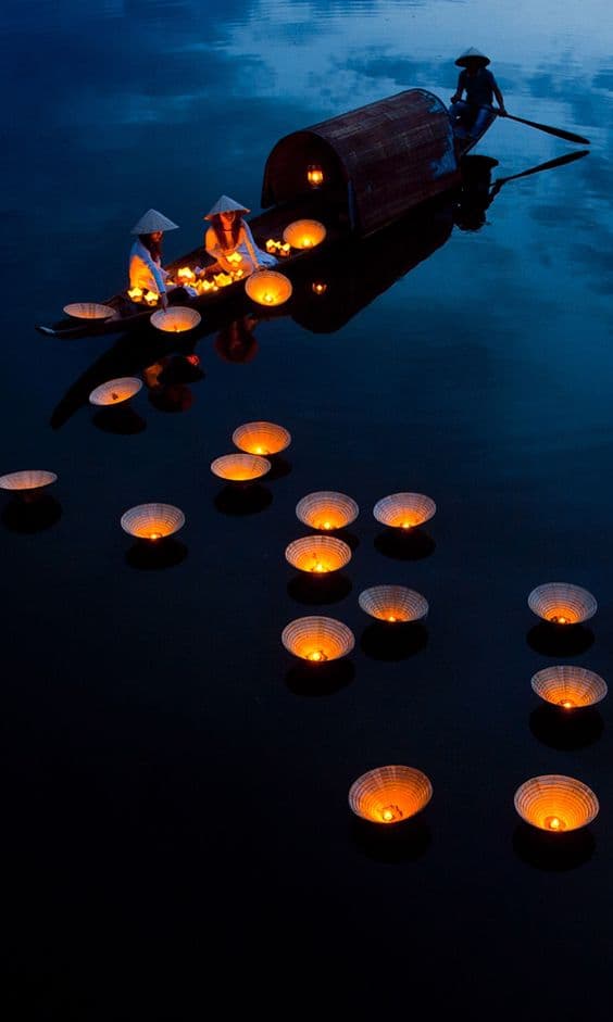 thả đèn vu lan báo hiếu